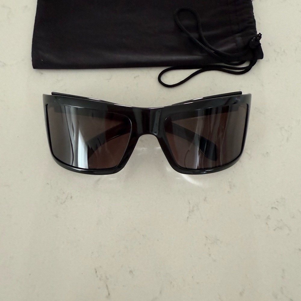 Exte italian sunglasses Sleek Black Sunglasses with Pouch